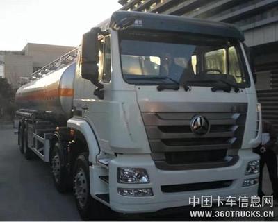 中國I代智能卡車豪沃T7H 驅(qū)動(dòng)危化品運(yùn)輸行業(yè)安全與效率新升級